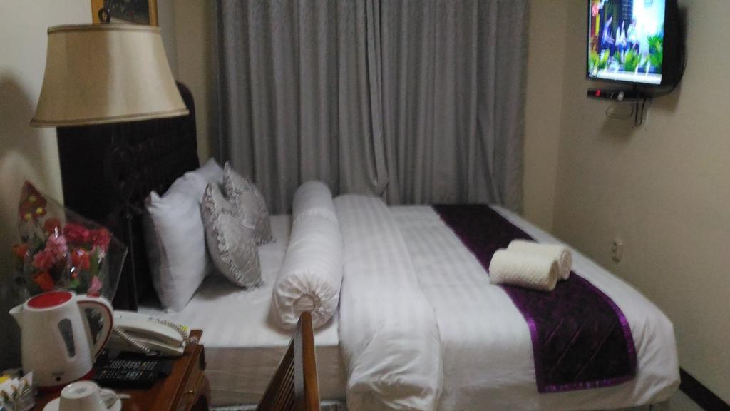 Diponegoro House Hotel Salatiga Exterior photo
